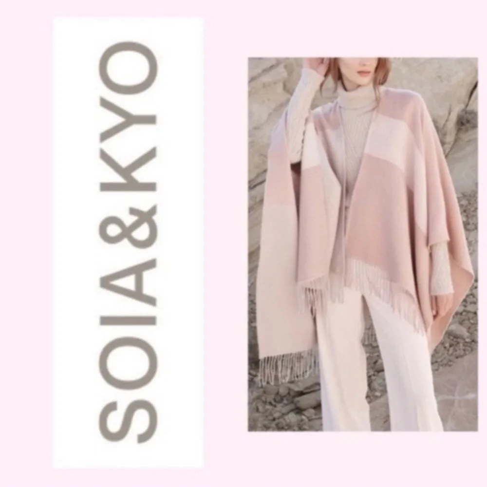 NWT Soia & Kyo Woven Scarf wit Fringe